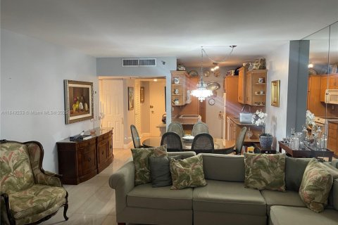 Снять в аренду кондоминиум в Майами-Бич, Флорида 1 спальня, 82.68м2, № 1936497 - фото 9