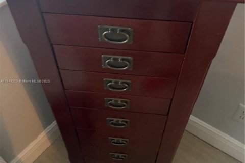 Снять в аренду кондоминиум в Майами-Бич, Флорида 1 спальня, 82.68м2, № 1936497 - фото 18