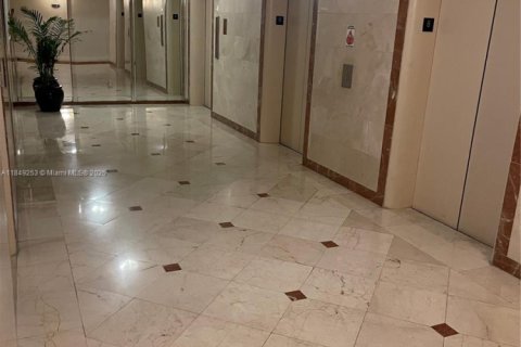 Снять в аренду кондоминиум в Майами-Бич, Флорида 1 спальня, 82.68м2, № 1936497 - фото 13