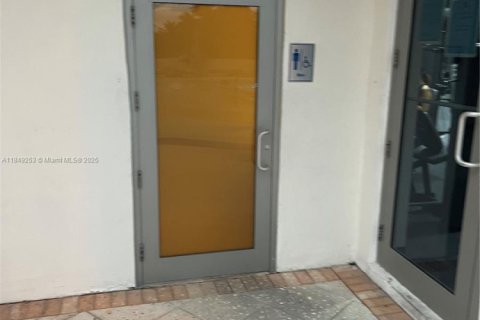 Снять в аренду кондоминиум в Майами-Бич, Флорида 1 спальня, 82.68м2, № 1936497 - фото 28