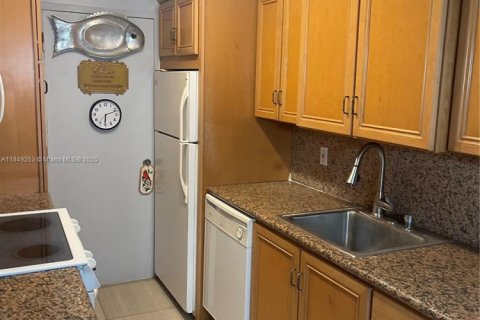 Снять в аренду кондоминиум в Майами-Бич, Флорида 1 спальня, 82.68м2, № 1936497 - фото 8