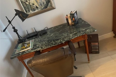 Снять в аренду кондоминиум в Майами-Бич, Флорида 1 спальня, 82.68м2, № 1936497 - фото 17