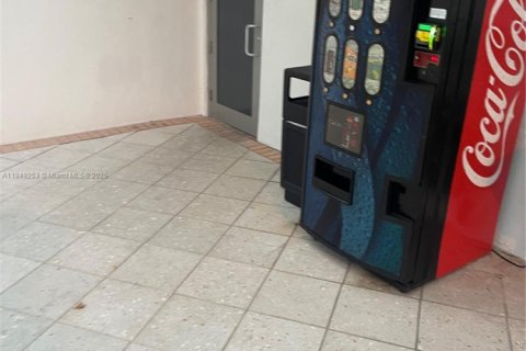 Снять в аренду кондоминиум в Майами-Бич, Флорида 1 спальня, 82.68м2, № 1936497 - фото 27