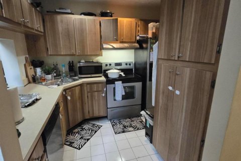 Condo in West Palm Beach, Florida, 2 bedrooms № 2190974 - photo 5