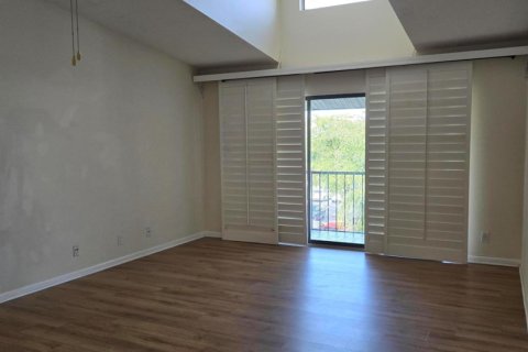 Condo in West Palm Beach, Florida, 2 bedrooms № 2190974 - photo 18