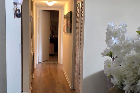 Condo in West Palm Beach, Florida, 2 bedrooms № 2190974 - photo 6