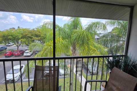 Condo in West Palm Beach, Florida, 2 bedrooms № 2190974 - photo 9