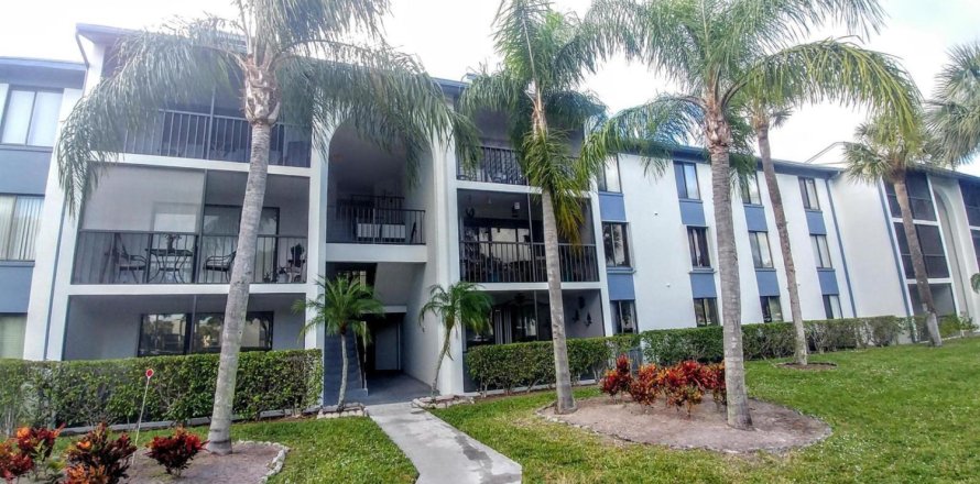 Condo in West Palm Beach, Florida, 2 bedrooms № 2190974