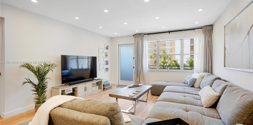 Condo à Hallandale Beach, Floride, 2 chambres  № 1978420