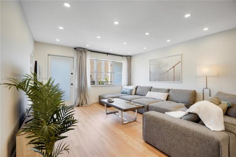 Copropriété à vendre à Hallandale Beach, Floride: 2 chambres, 116.13 m2 № 1978420 - photo 13