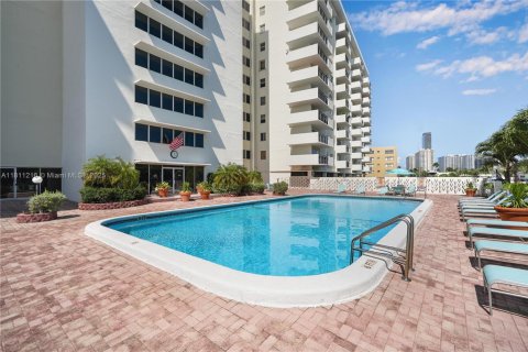 Copropriété à vendre à Hallandale Beach, Floride: 2 chambres, 116.13 m2 № 1978420 - photo 10