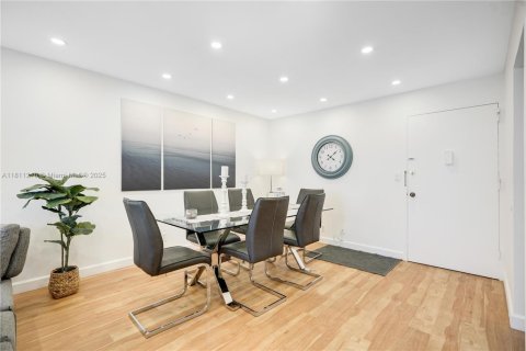 Copropriété à vendre à Hallandale Beach, Floride: 2 chambres, 116.13 m2 № 1978420 - photo 15