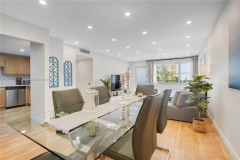 Copropriété à vendre à Hallandale Beach, Floride: 2 chambres, 116.13 m2 № 1978420 - photo 3