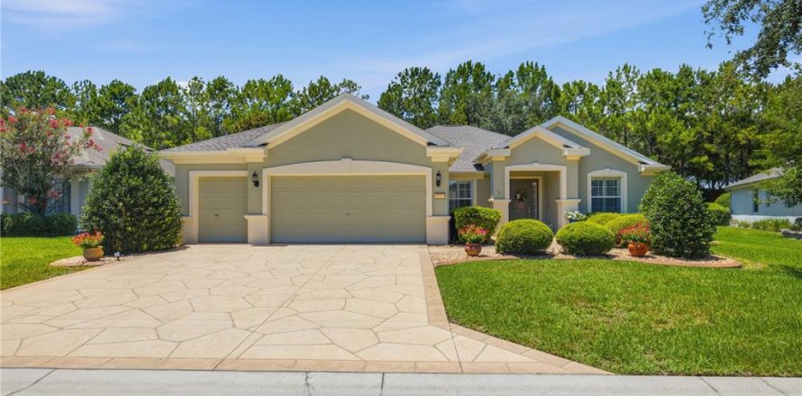 House in Ocala, Florida 3 bedrooms, 181.9 sq.m. № 2239777