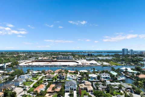 Купить виллу или дом в Палм-Бич-Гарденс, Флорида 5 спален, 438.96м2, № 1065548 - фото 1