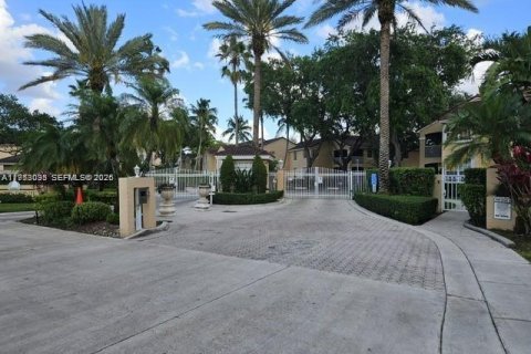 Townhouse in Miami Lakes, Florida 3 bedrooms, 141.68 sq.m. № 2008111 - photo 21