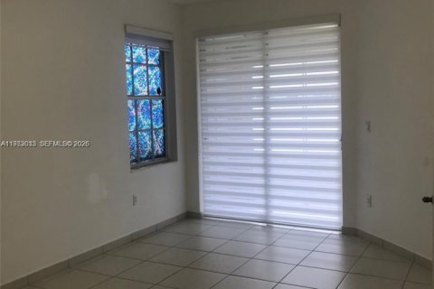 Townhouse in Miami Lakes, Florida 3 bedrooms, 141.68 sq.m. № 2008111 - photo 12