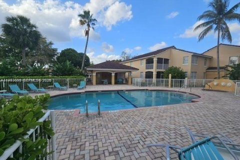 Townhouse in Miami Lakes, Florida 3 bedrooms, 141.68 sq.m. № 2008111 - photo 19