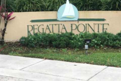 Townhouse in Miami Lakes, Florida 3 bedrooms, 141.68 sq.m. № 2008111