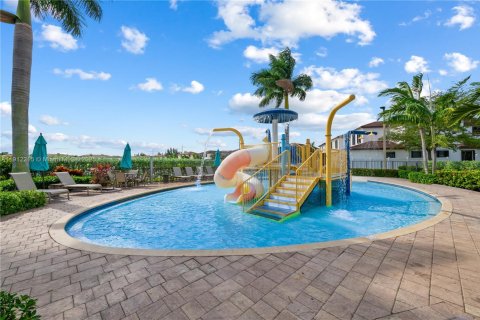 Touwnhouse à vendre à Hialeah, Floride: 3 chambres, 143.07 m2 № 1969078 - photo 22