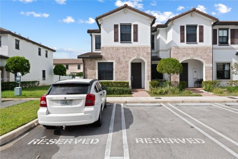 Touwnhouse à vendre à Hialeah, Floride: 3 chambres, 143.07 m2 № 1969078 - photo 3