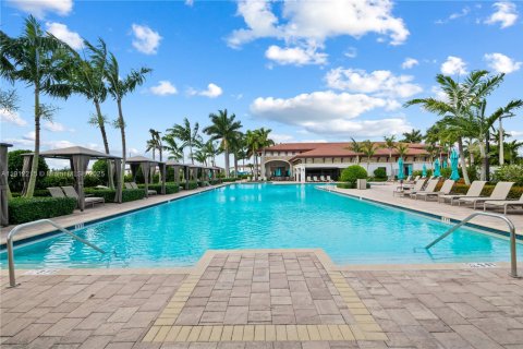 Touwnhouse à vendre à Hialeah, Floride: 3 chambres, 143.07 m2 № 1969078 - photo 21