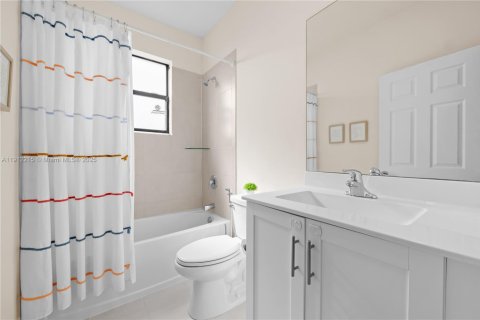 Touwnhouse à vendre à Hialeah, Floride: 3 chambres, 143.07 m2 № 1969078 - photo 17