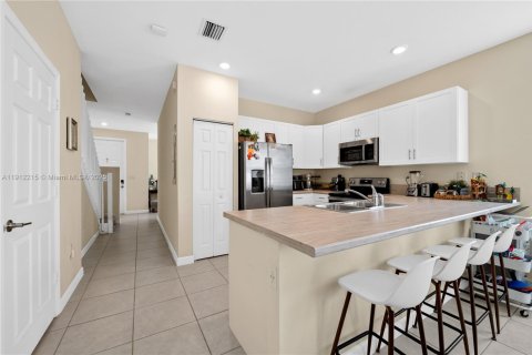 Touwnhouse à vendre à Hialeah, Floride: 3 chambres, 143.07 m2 № 1969078 - photo 8