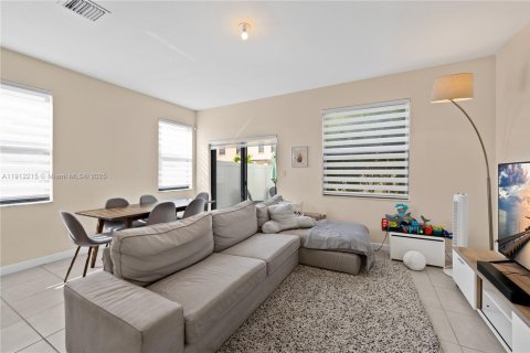Touwnhouse à vendre à Hialeah, Floride: 3 chambres, 143.07 m2 № 1969078 - photo 10