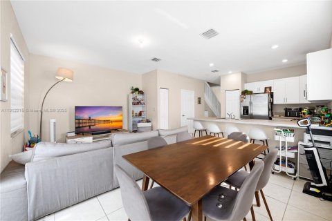 Touwnhouse à vendre à Hialeah, Floride: 3 chambres, 143.07 m2 № 1969078 - photo 11