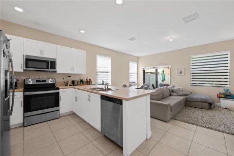 Touwnhouse à vendre à Hialeah, Floride: 3 chambres, 143.07 m2 № 1969078 - photo 6