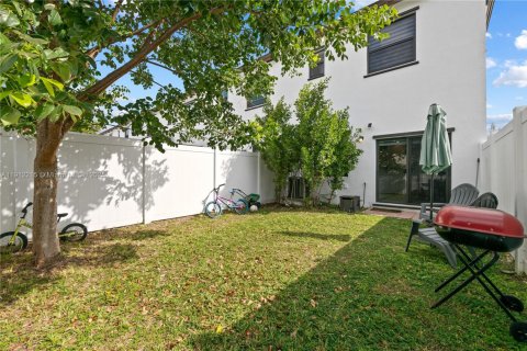 Touwnhouse à vendre à Hialeah, Floride: 3 chambres, 143.07 m2 № 1969078 - photo 19