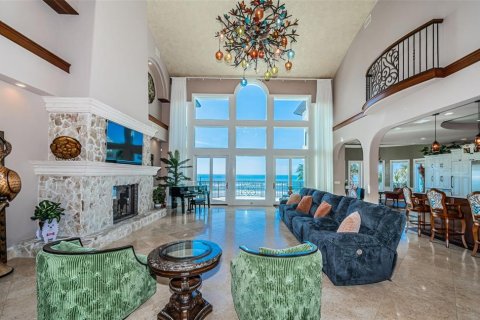 House in Redington Beach, Florida 5 bedrooms, 606.47 sq.m. № 1520667 - photo 11