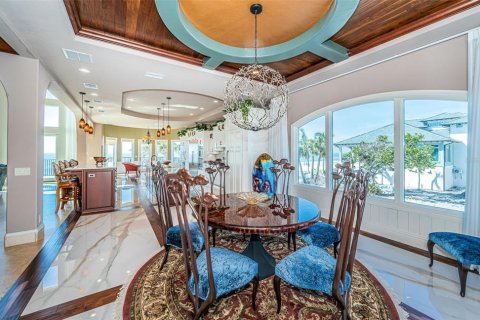 House in Redington Beach, Florida 5 bedrooms, 606.47 sq.m. № 1520667 - photo 18