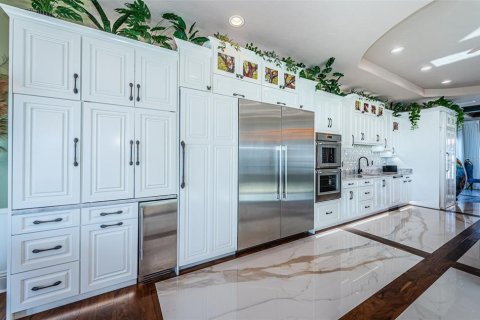 House in Redington Beach, Florida 5 bedrooms, 606.47 sq.m. № 1520667 - photo 30