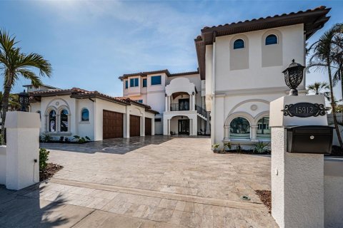 House in Redington Beach, Florida 5 bedrooms, 606.47 sq.m. № 1520667 - photo 7