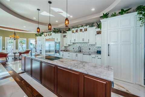 House in Redington Beach, Florida 5 bedrooms, 606.47 sq.m. № 1520667 - photo 25