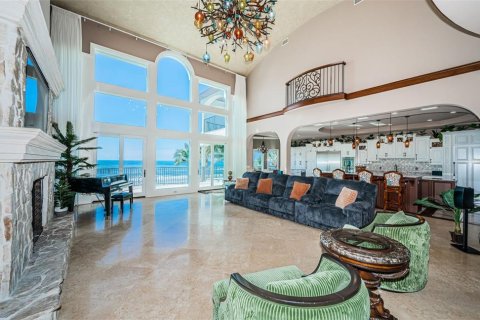 House in Redington Beach, Florida 5 bedrooms, 606.47 sq.m. № 1520667 - photo 12