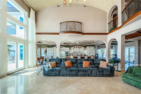 House in Redington Beach, Florida 5 bedrooms, 606.47 sq.m. № 1520667 - photo 16