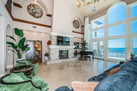 House in Redington Beach, Florida 5 bedrooms, 606.47 sq.m. № 1520667 - photo 13