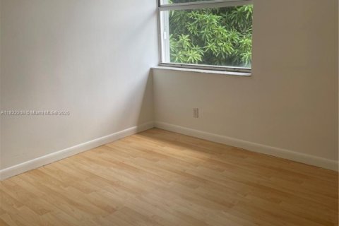 House in Coral Springs, Florida 3 bedrooms, 138.89 sq.m. № 1792418 - photo 13