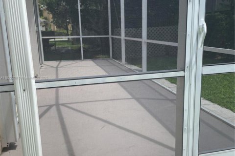 House in Coral Springs, Florida 3 bedrooms, 138.89 sq.m. № 1792418 - photo 10