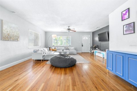 House in Tampa, Florida 3 bedrooms, 158.96 sq.m. № 2117057 - photo 14