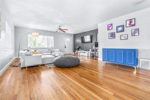 House in Tampa, Florida 3 bedrooms, 158.96 sq.m. № 2117057 - photo 16