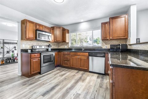 House in Tampa, Florida 3 bedrooms, 158.96 sq.m. № 2117057 - photo 3