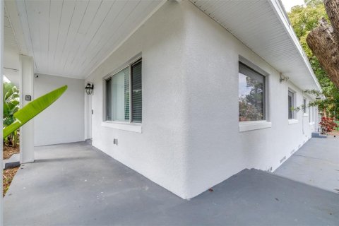 House in Tampa, Florida 3 bedrooms, 158.96 sq.m. № 2117057 - photo 12