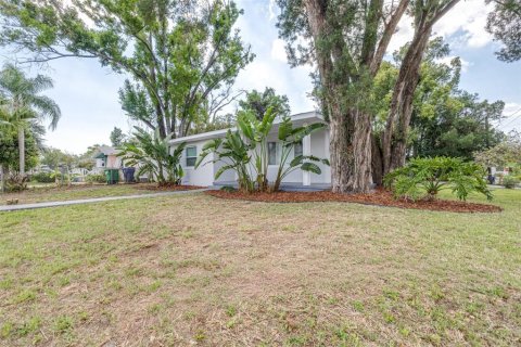 House in Tampa, Florida 3 bedrooms, 158.96 sq.m. № 2117057 - photo 10