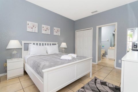 Townhouse in Davenport, Florida 4 bedrooms, 172.43 sq.m. № 2330501 - photo 28