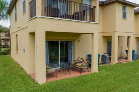 Townhouse in Davenport, Florida 4 bedrooms, 172.43 sq.m. № 2330501 - photo 8