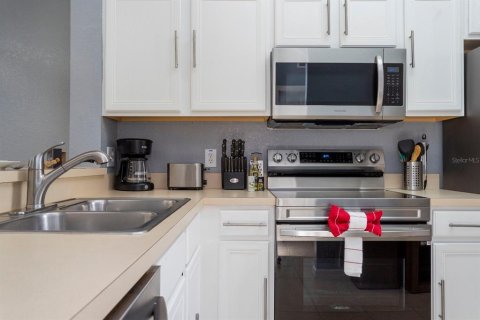 Townhouse in Davenport, Florida 4 bedrooms, 172.43 sq.m. № 2330501 - photo 19